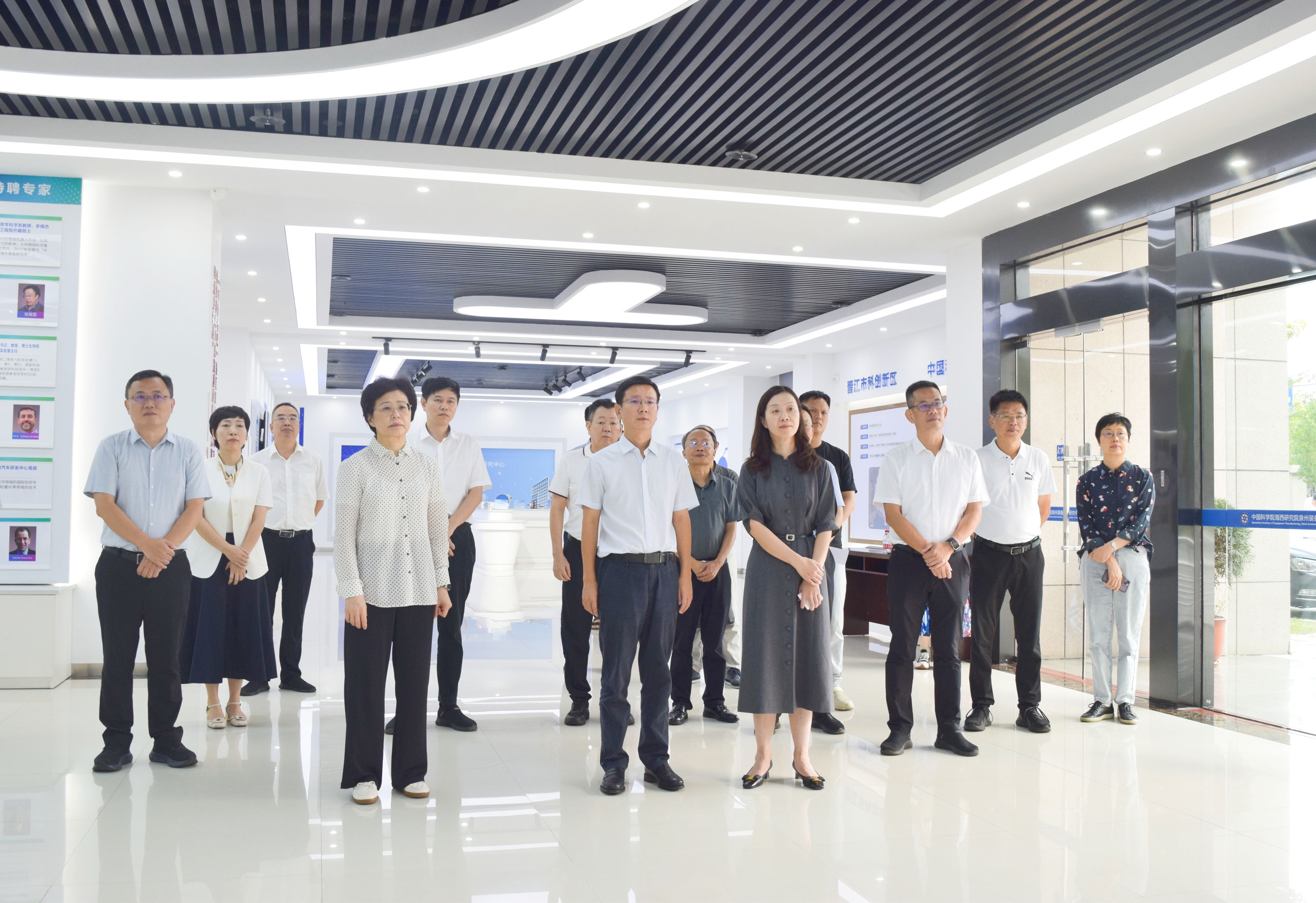 泉州市人大常委会主任徐华到泉州装备制造研究中心调研