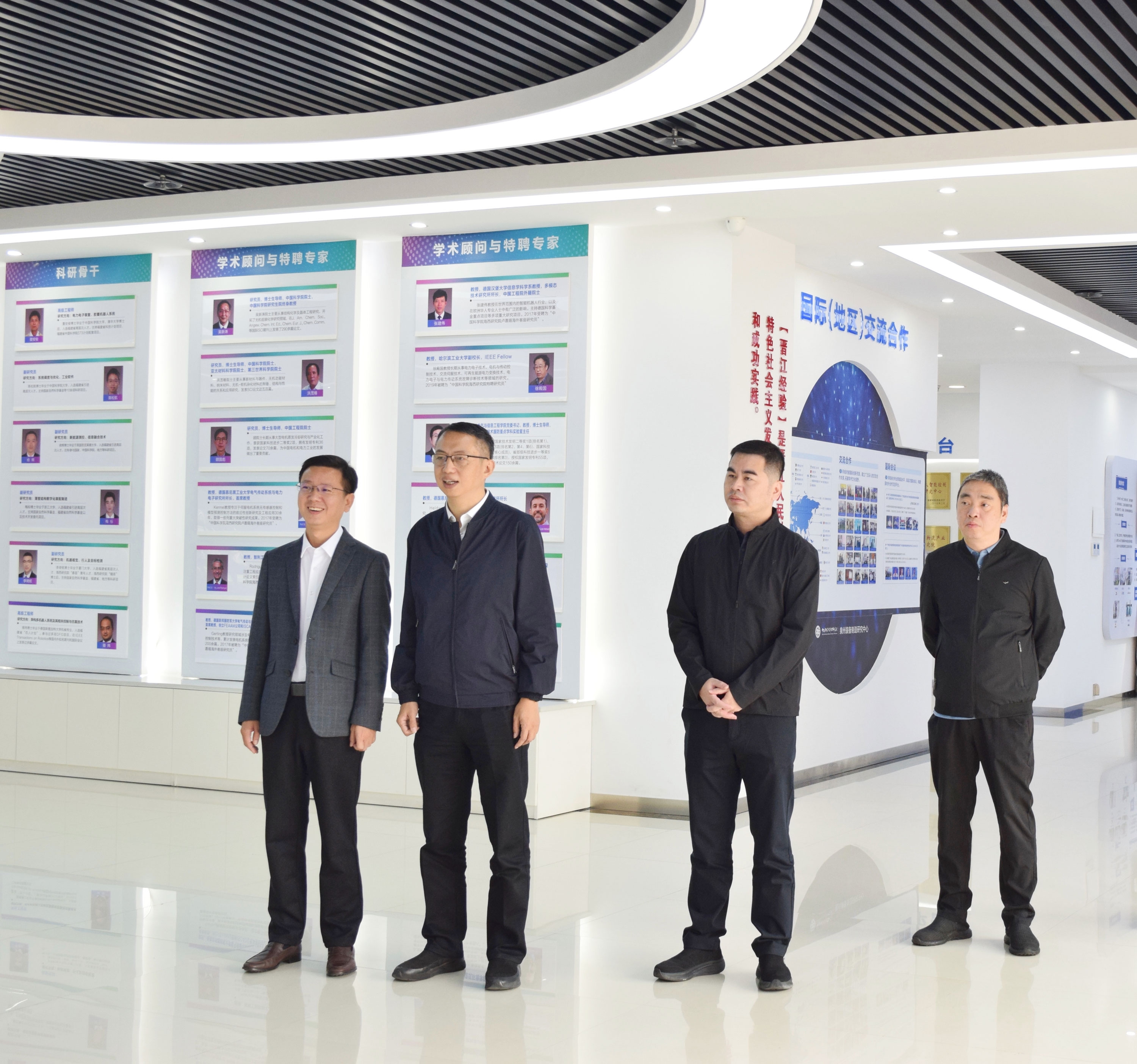 泉州市发改委党组书记、主任洪武强到泉州装备制造研究中心调研